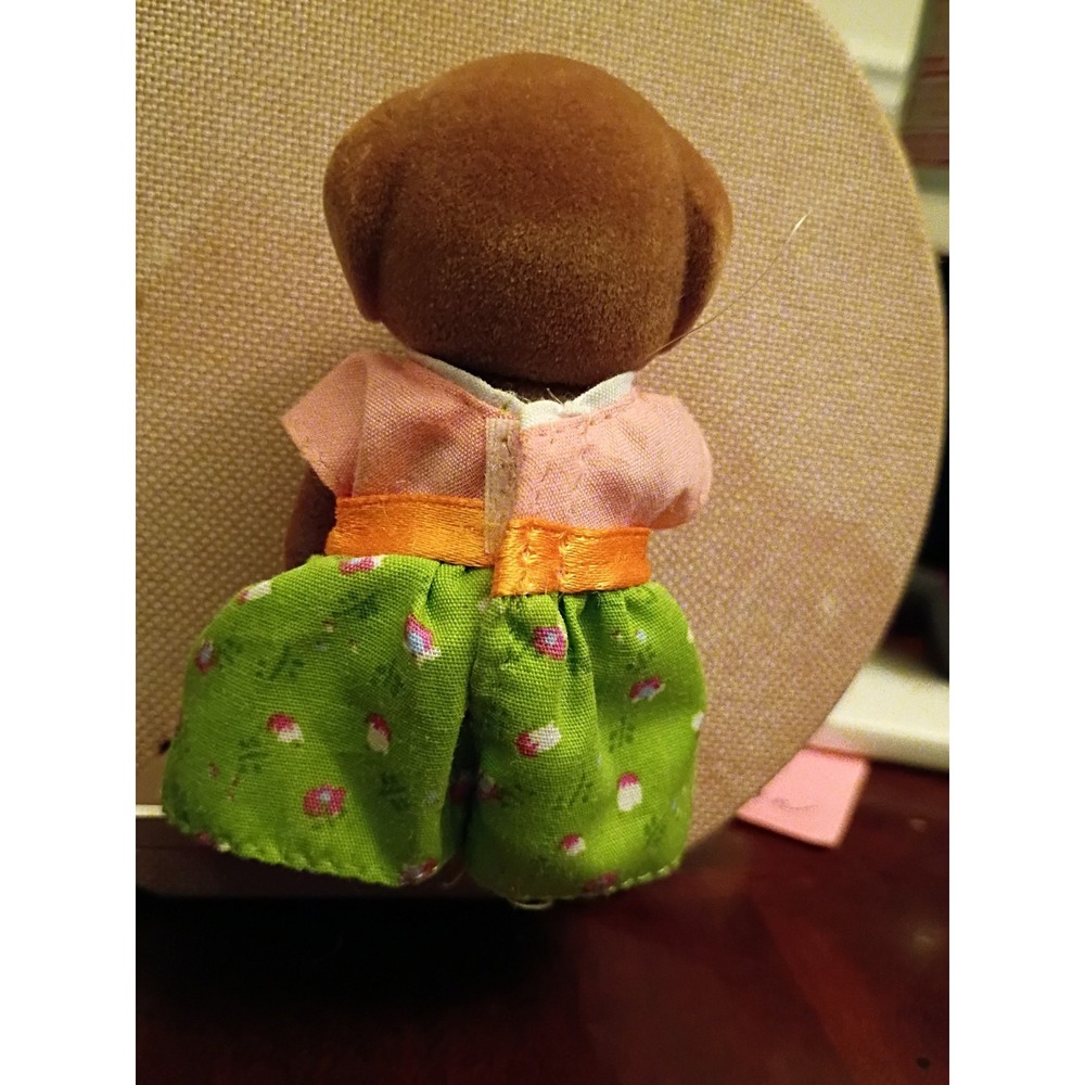 Good Used Condition Calico Critters Sylvanian Families Chocolate Labrador Mom - Picture 2 of 10